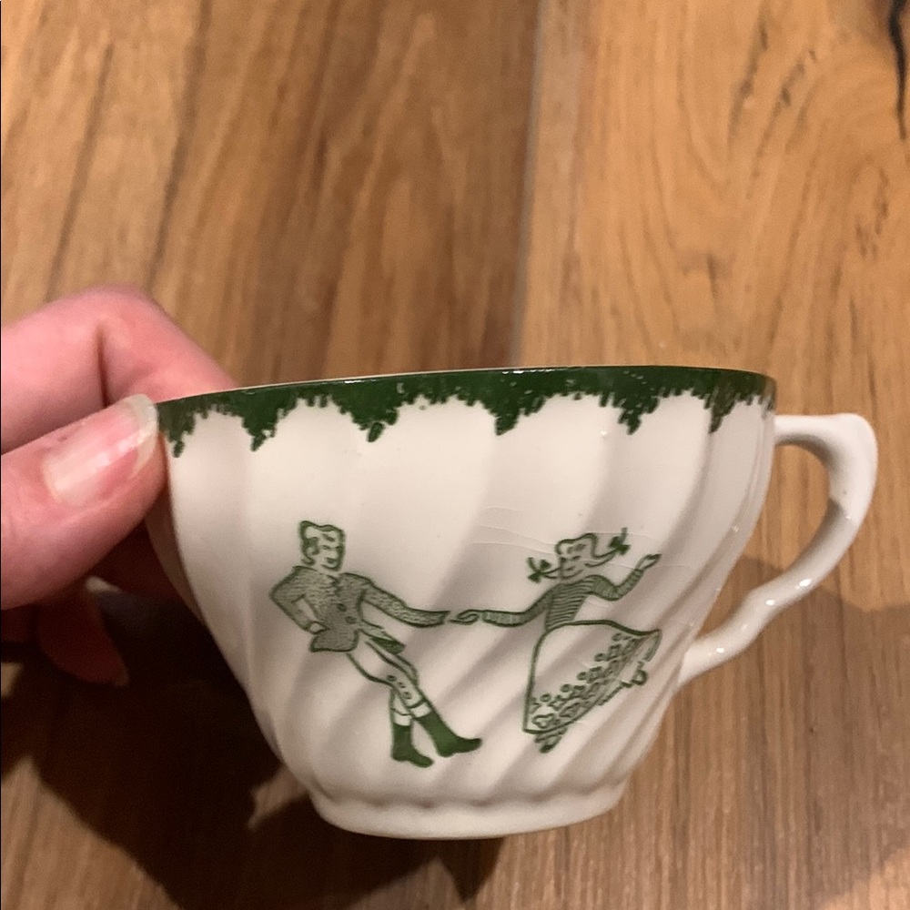 Cute country dancing couple green and white coffee cup in good vintage condition - Picture 1 of 4